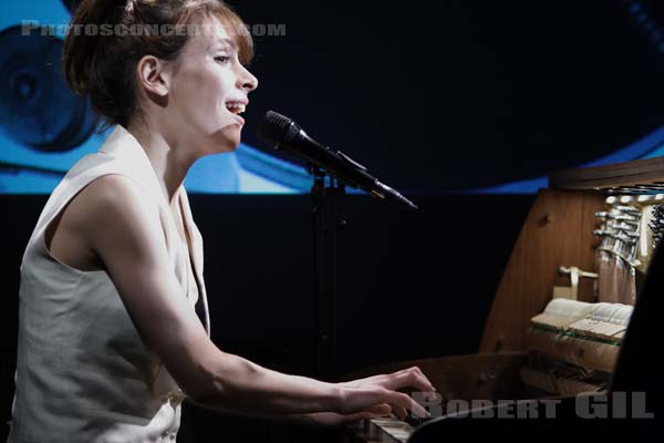EMILY LOIZEAU - 2006-03-17 - PARIS - La Comedia - 